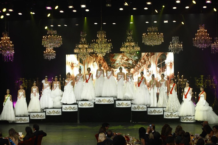 Bal des Debutantes 2012 